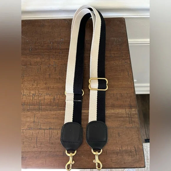 Clare V adjustable strap - Picture 2 of 4